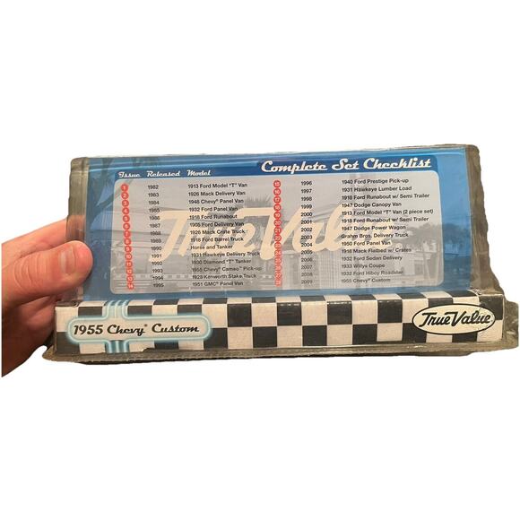 Auto World 1955 Chevy Custom 1:25 Scale TRUE VALUE 2009 NIB Diecast GM - Picture 5 of 5
